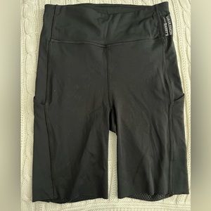 Lululemon|Barry’s Black Bike Shorts Size 4